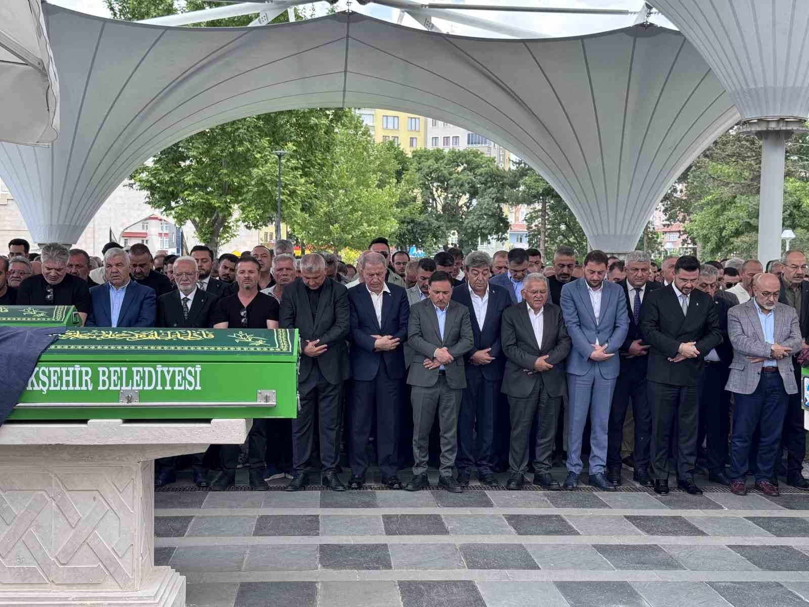 Mehmet Arar’ın babası toprağa verildi
