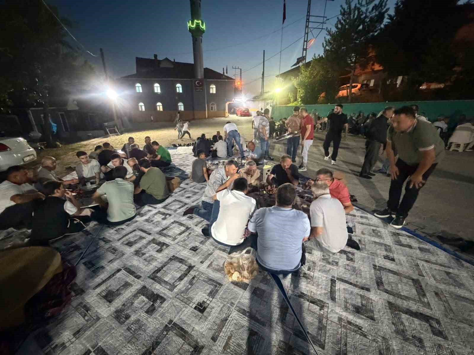 Yenidoğanlar Köyü’nde geleneksel aşure programı birlik ve beraberlik içinde gerçekleştirildi