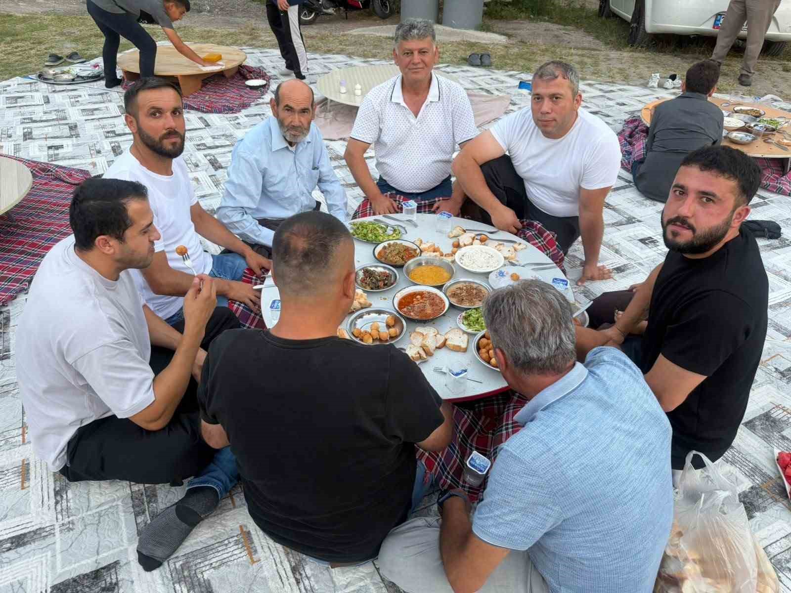 Yenidoğanlar Köyü’nde geleneksel aşure programı birlik ve beraberlik içinde gerçekleştirildi