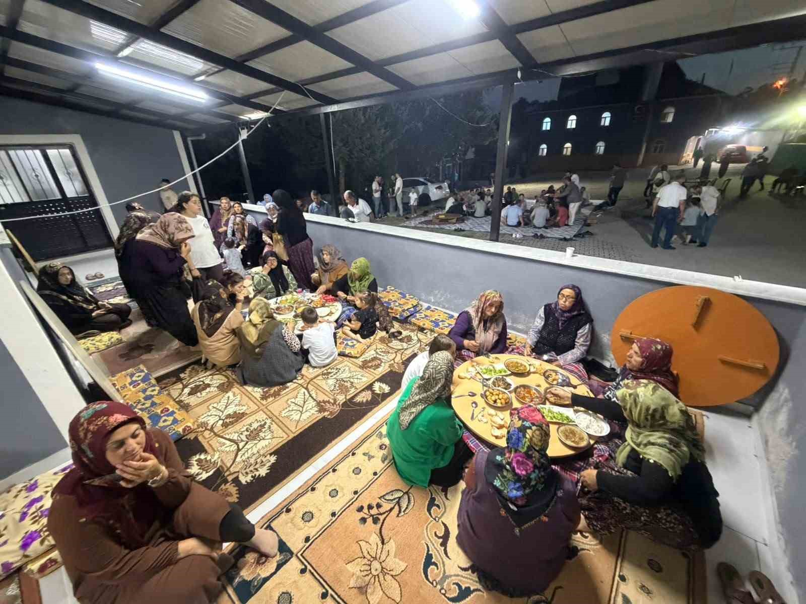 Yenidoğanlar Köyü’nde geleneksel aşure programı birlik ve beraberlik içinde gerçekleştirildi