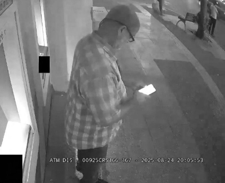 ATM’den geri çıkan parayı cüzdanına alıp kayıplara karıştı