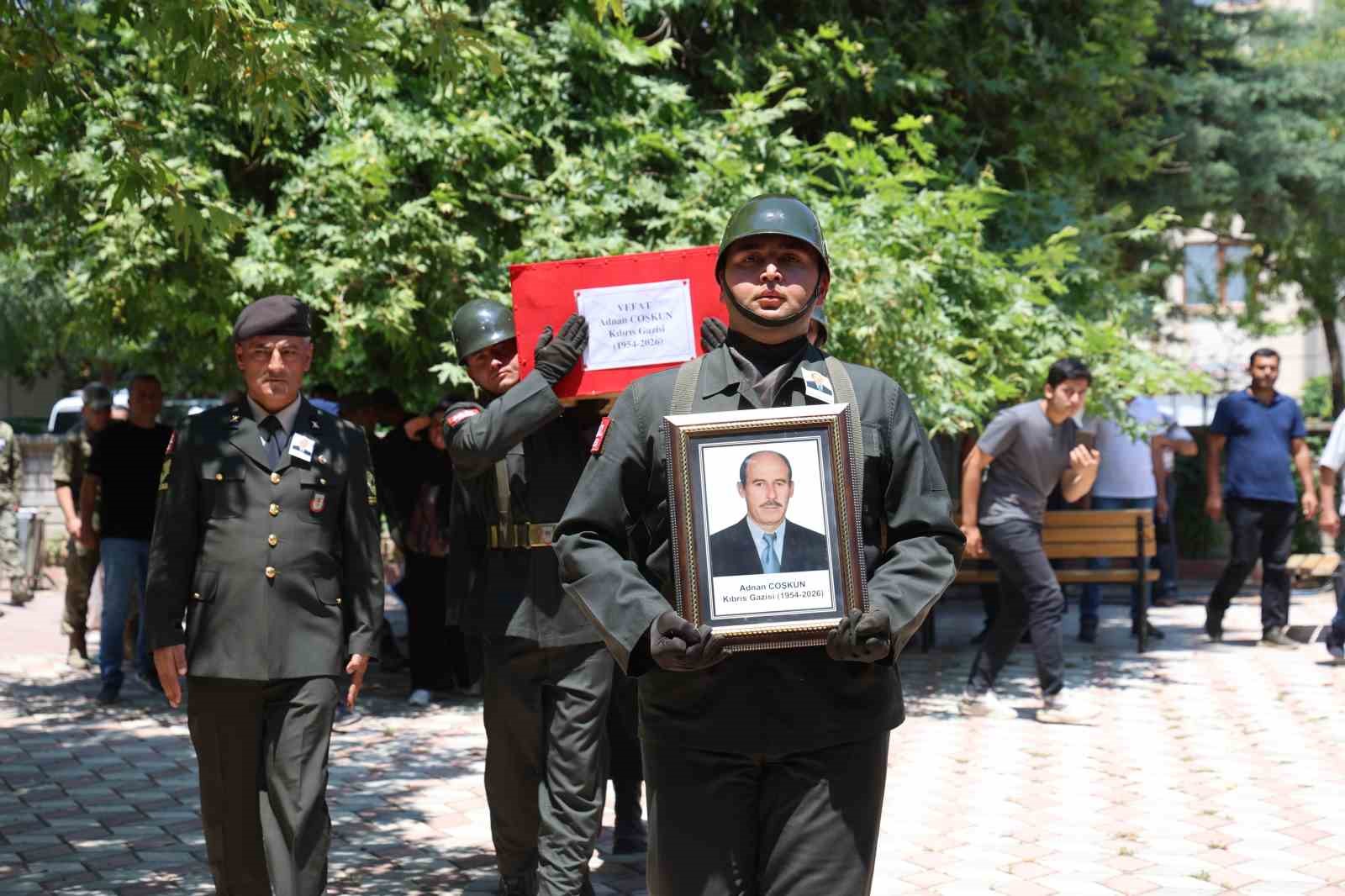 Kıbrıs Gazisi Adnan Coşkun son yolculuğuna uğurlandı