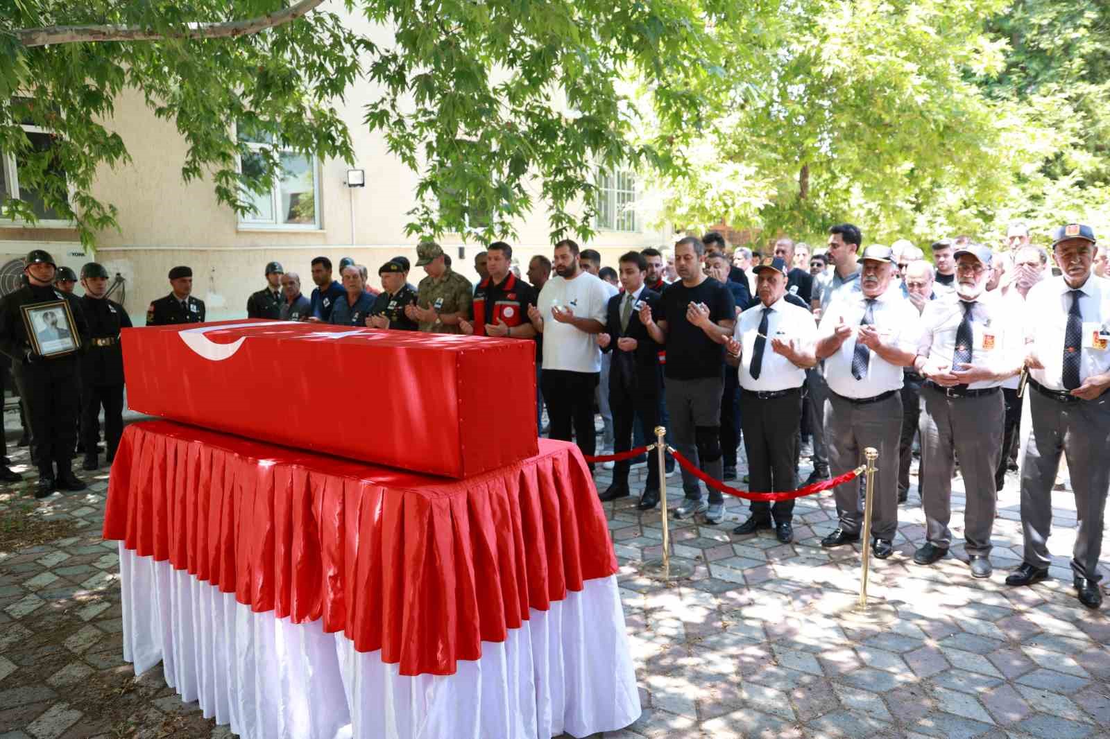 Kıbrıs Gazisi Adnan Coşkun son yolculuğuna uğurlandı