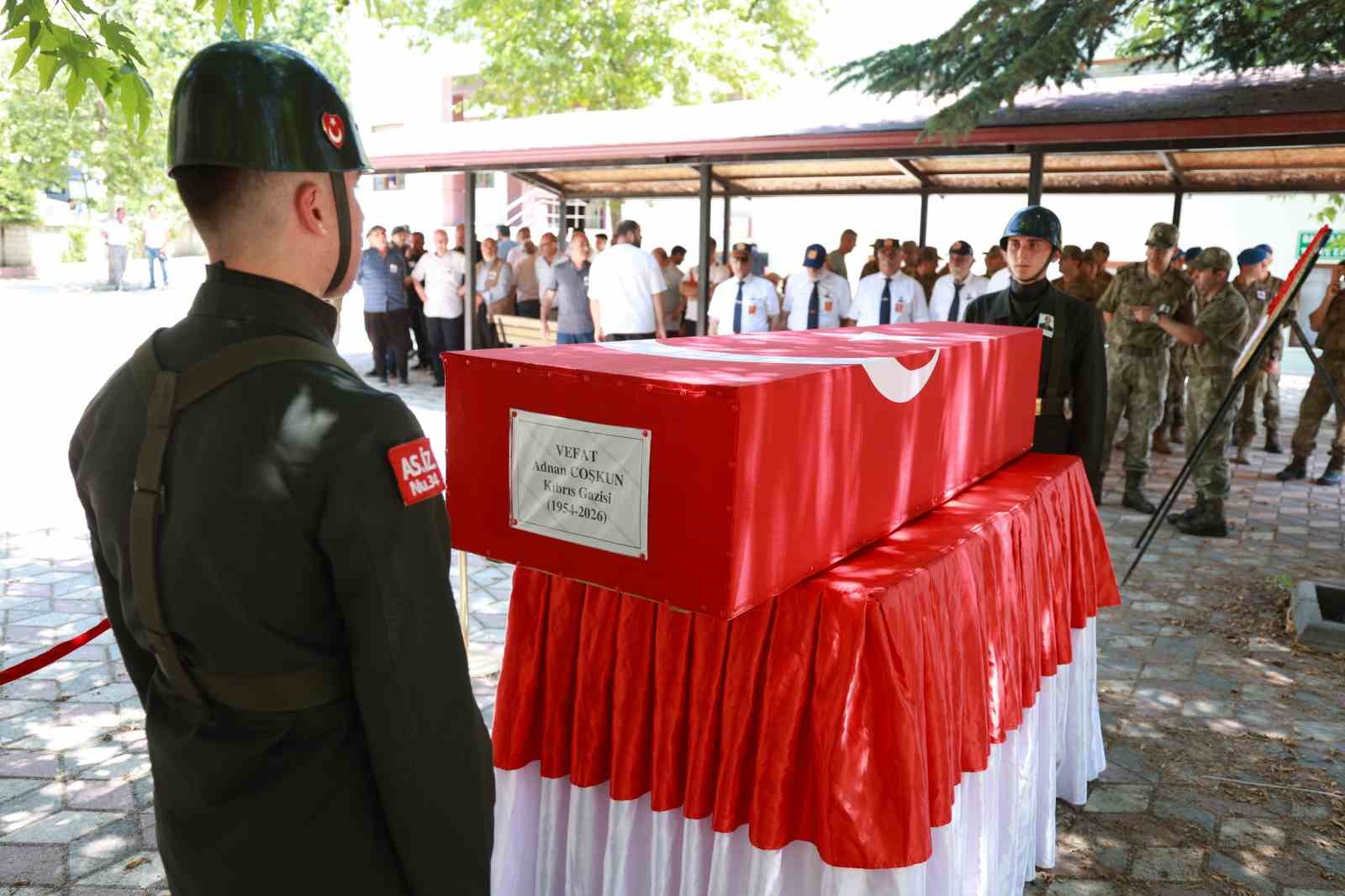 Kıbrıs Gazisi Adnan Coşkun son yolculuğuna uğurlandı