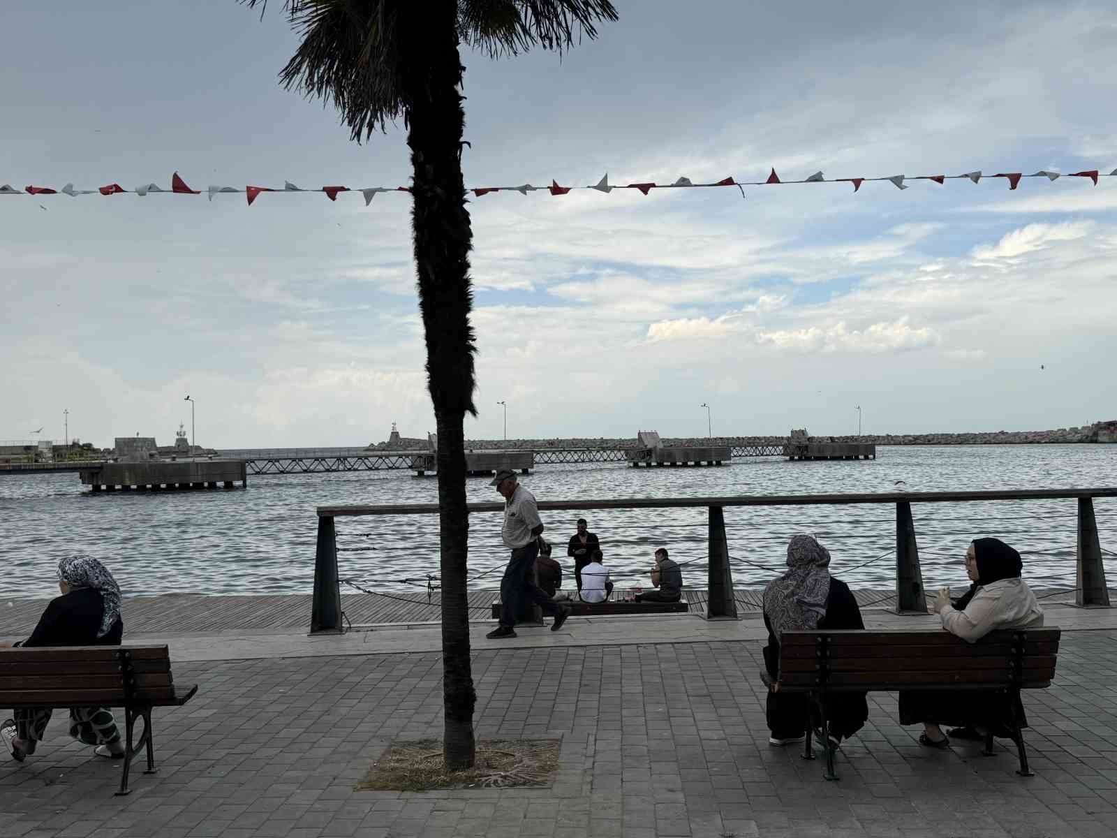 Sıcak havayı gören sahile koştu