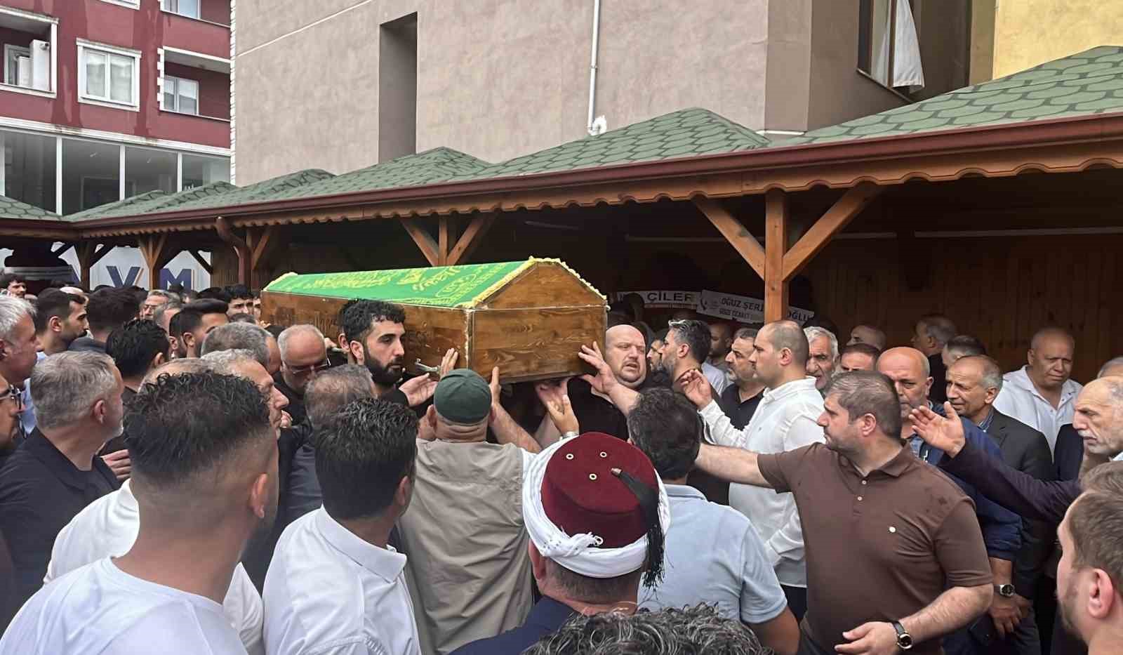 3 ay sonra düğünü olacaktı: Baba ve oğul gözyaşlarıyla son yolculuğuna uğurlandı