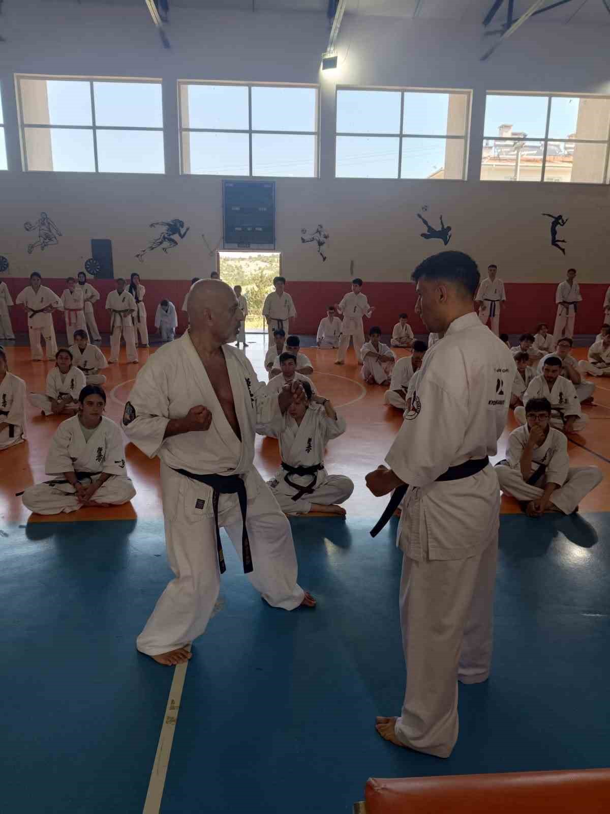 Kütahya Pazarlar’da 200 sporcu Kyokushin-Kan Türkiye Yaz Gelişim Kampı’nda buluştu