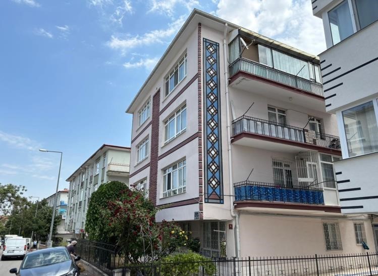 Bıçakla yaraladığı babası tarafından öldürülen saldırganın 8 farklı suçtan kaydı olduğu ortaya çıktı
