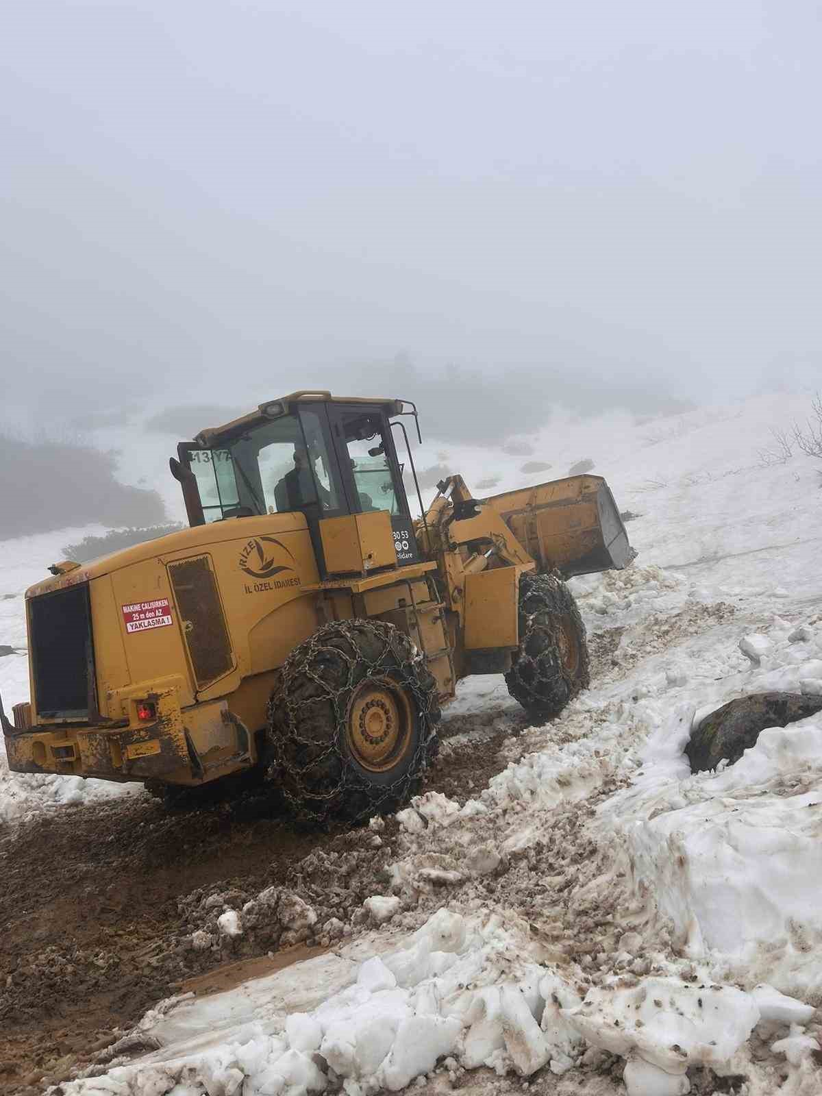Rize yaylalarında karla mücadele Temmuz ayında da devam ediyor