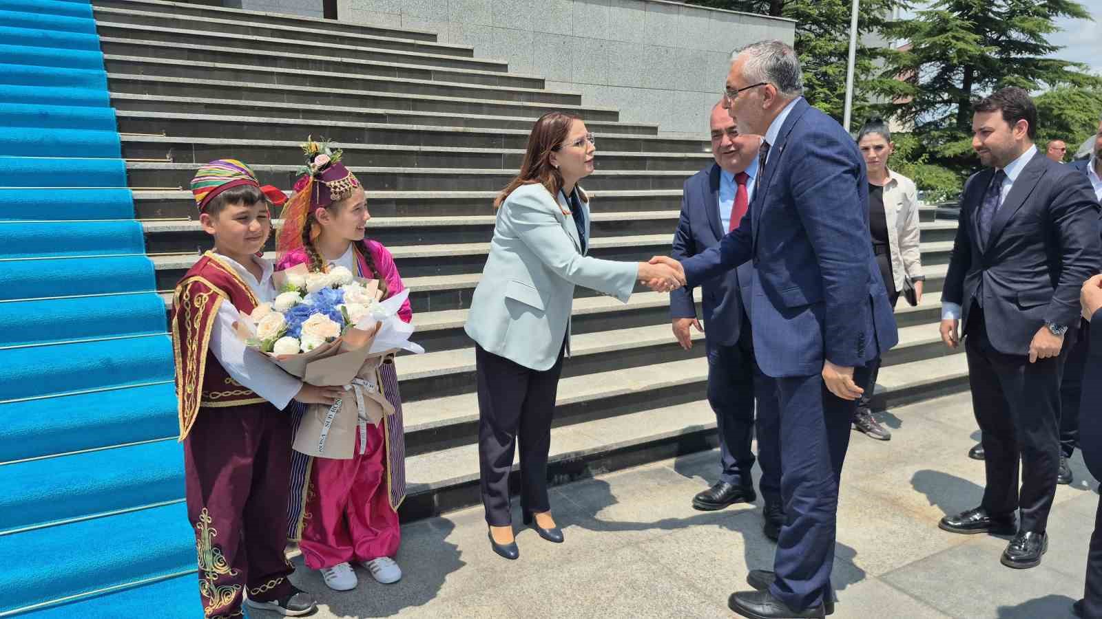 Çalışma ve Sosyal Güvenlik Bakanı Vedat Işıkhan: ’’Türkiye artık gelişmelerin seyrine yön veren bir ülkedir’’
