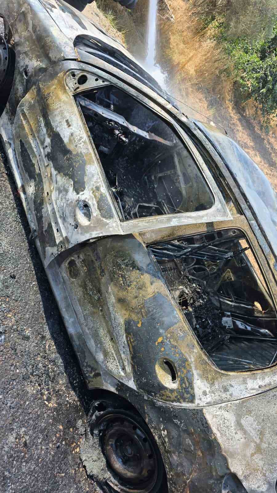Antalya’da seyir halindeki otomobil alev topuna döndü
