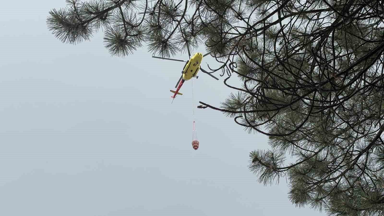 Kütahya’da ormanlık alanda çıkan yangın helikopter desteği ile söndürüldü