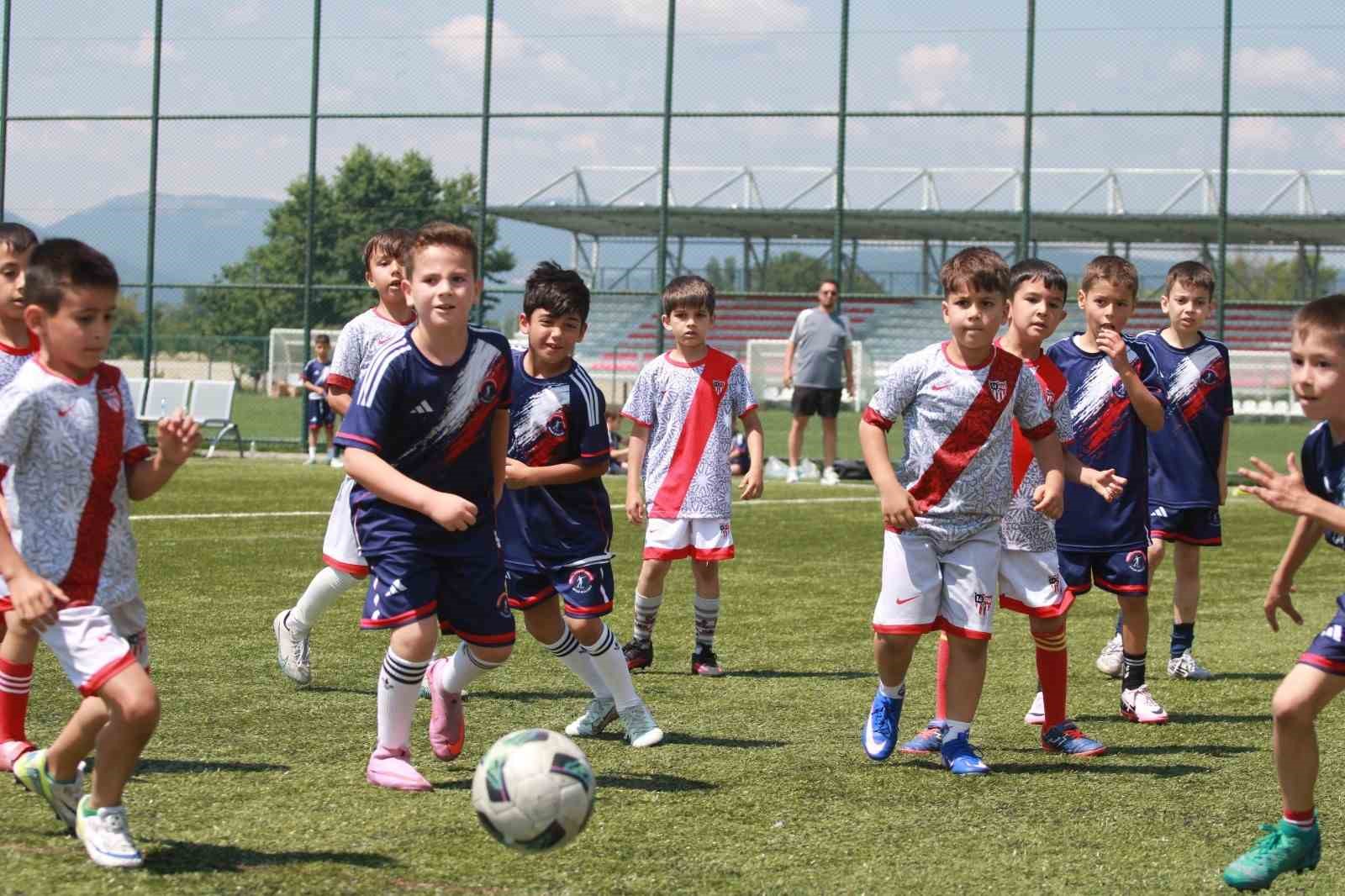 Bolu’da Mini Minikler Futbol Turnuvası heyecanı başladı