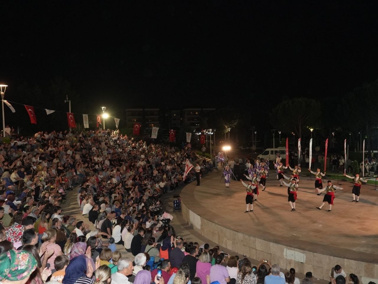 20. Uluslararası Halk Dansları Festivali’nde coşku sürüyor