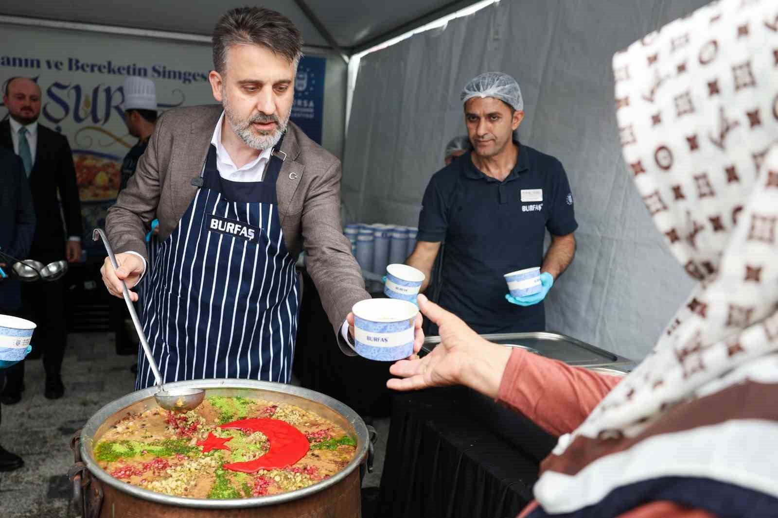Gemlik’te aşureler Biba ve Varank’tan