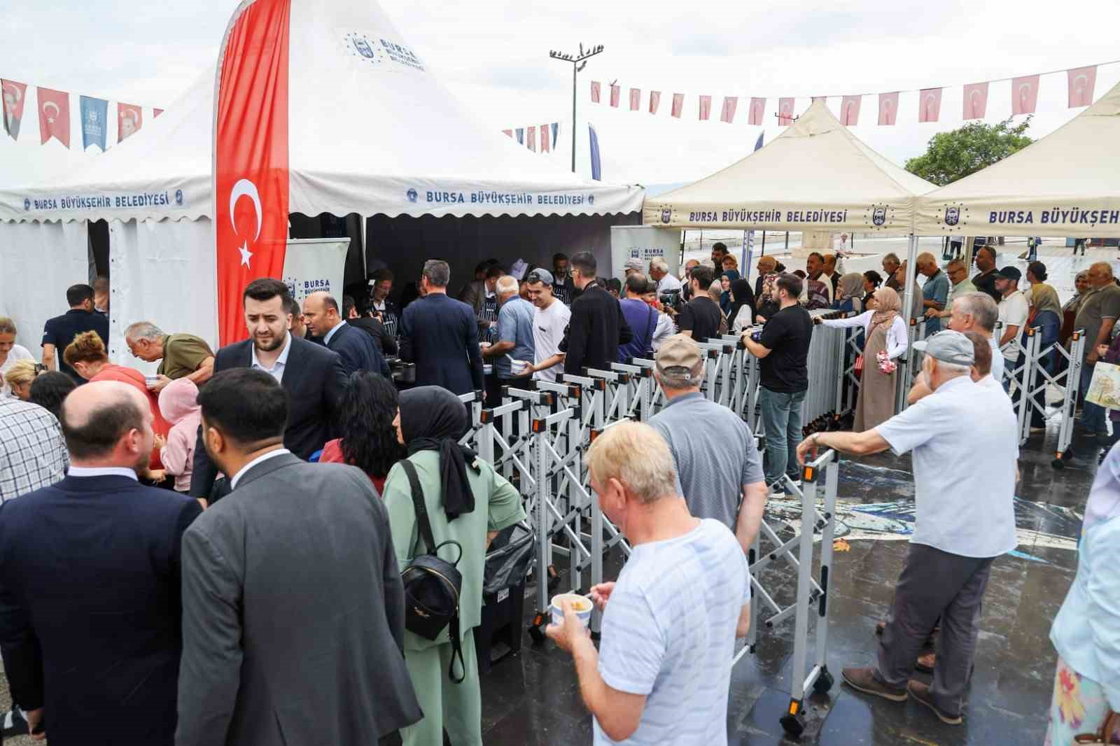 Gemlik’te aşureler Biba ve Varank’tan