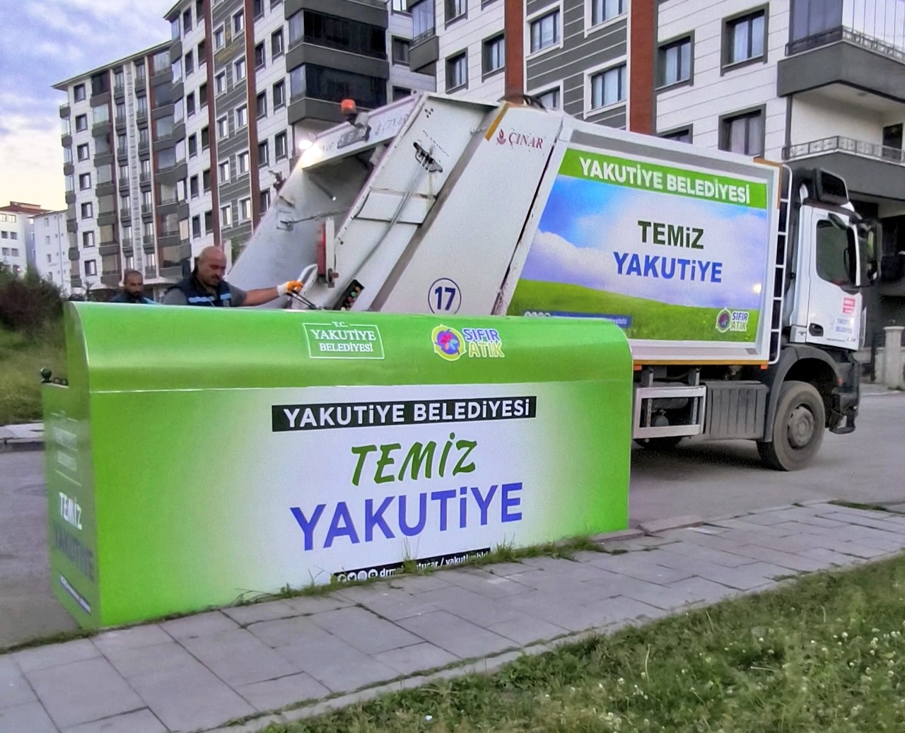Yakutiye Belediyesi’nden estetik ve çevre dostu yeni çöp konteyner sistemi