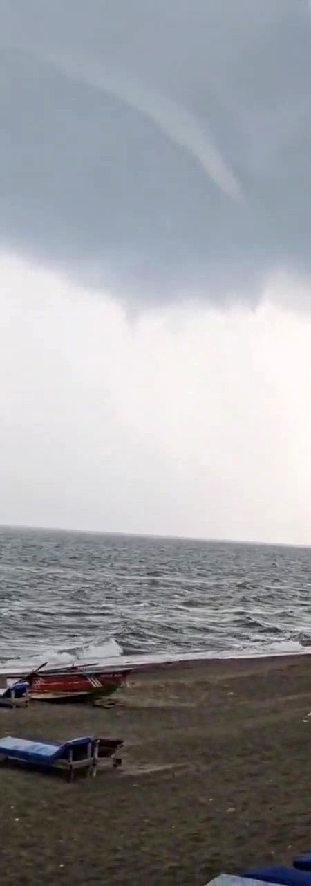 Denizden yükselen hortum korku dolu anlar yaşattı