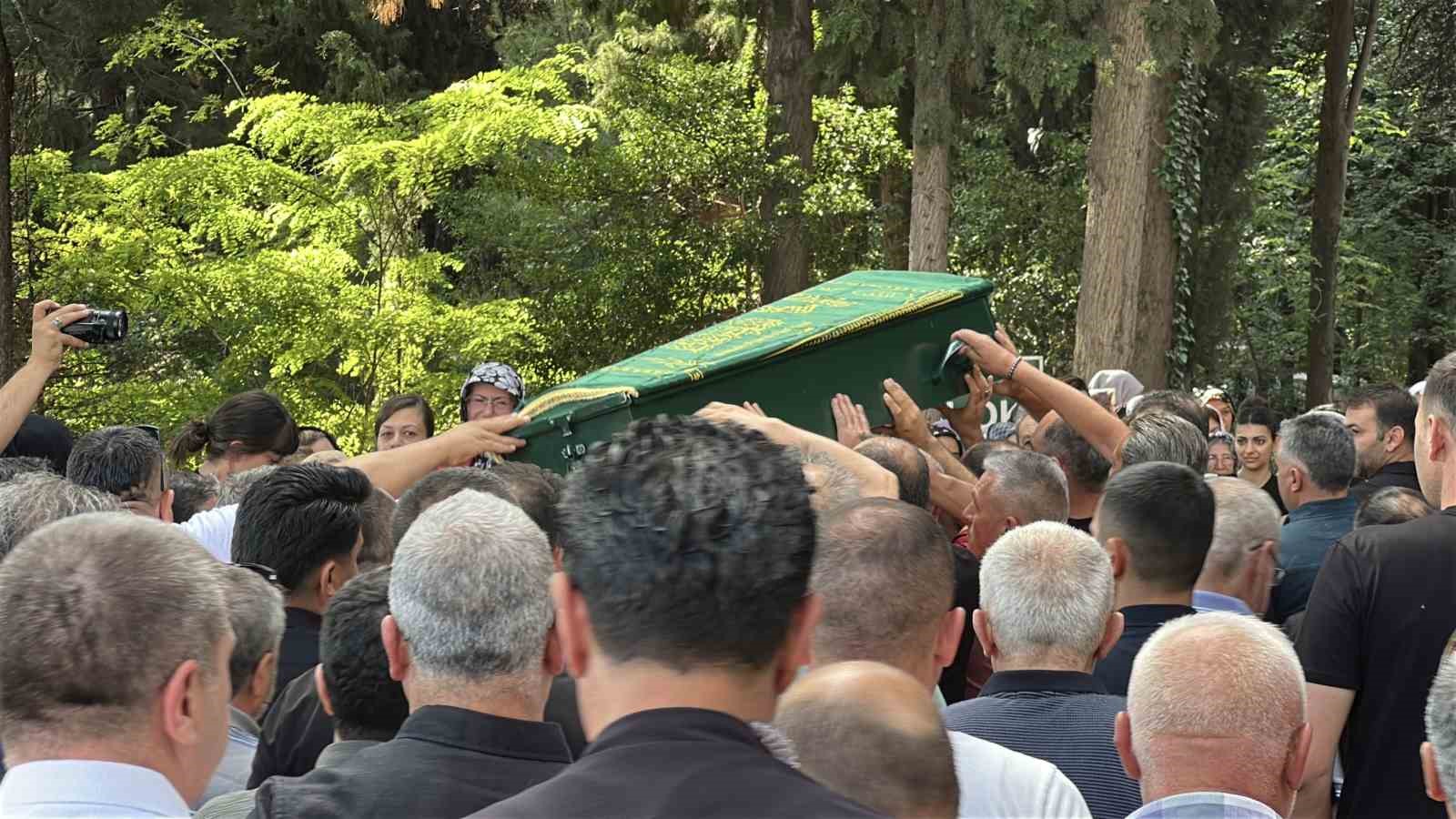 Diş tedavisi için gittiği hastanede hayatını kaybeden 8 yaşındaki kız son yolculuğuna uğurlandı