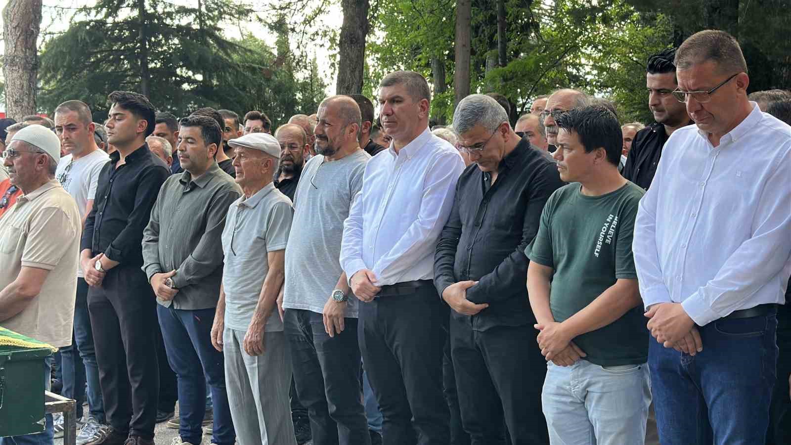 Diş tedavisi için gittiği hastanede hayatını kaybeden 8 yaşındaki kız son yolculuğuna uğurlandı