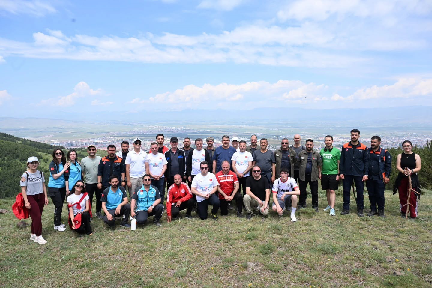 Vali Baruş, Palandöken’de "Run to stars" yürüyüşüne katıldı