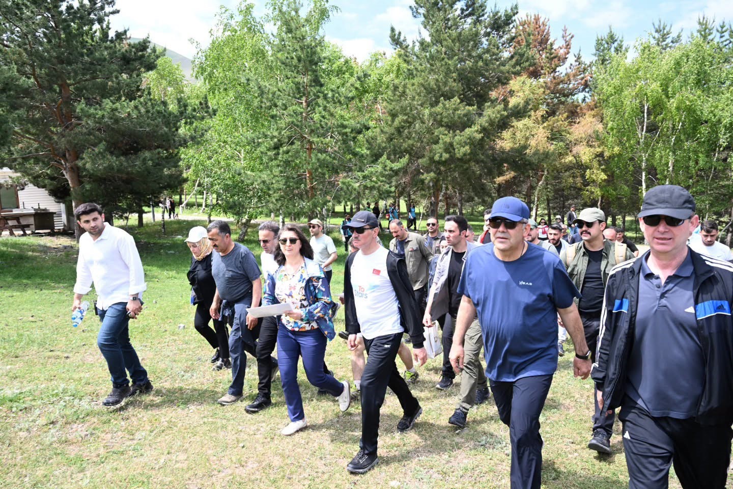 Vali Baruş, Palandöken’de "Run to stars" yürüyüşüne katıldı