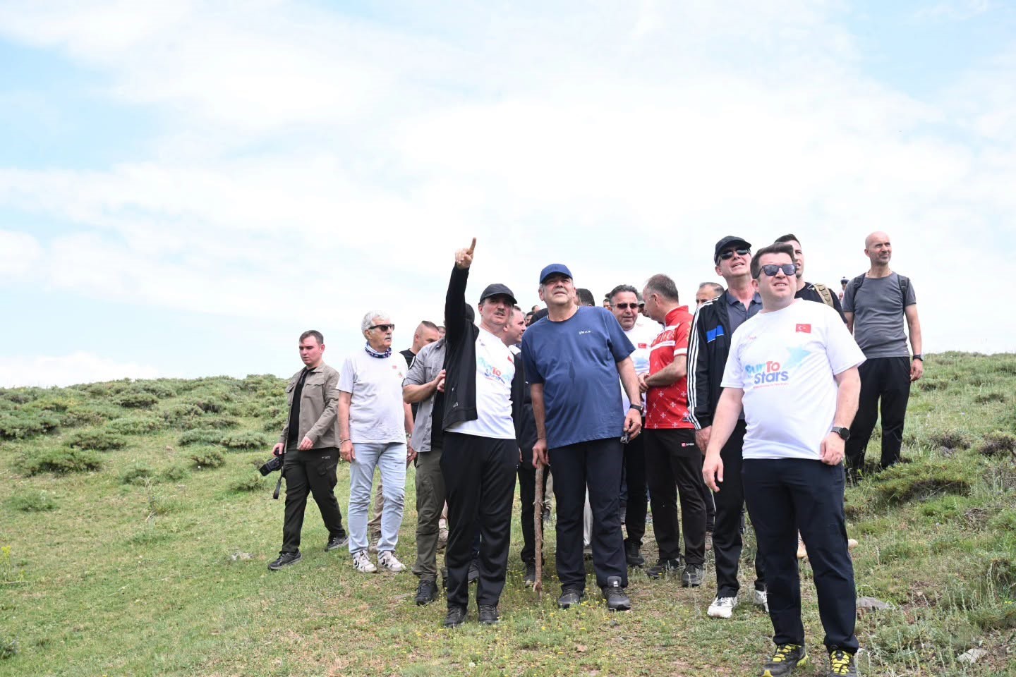 Vali Baruş, Palandöken’de "Run to stars" yürüyüşüne katıldı
