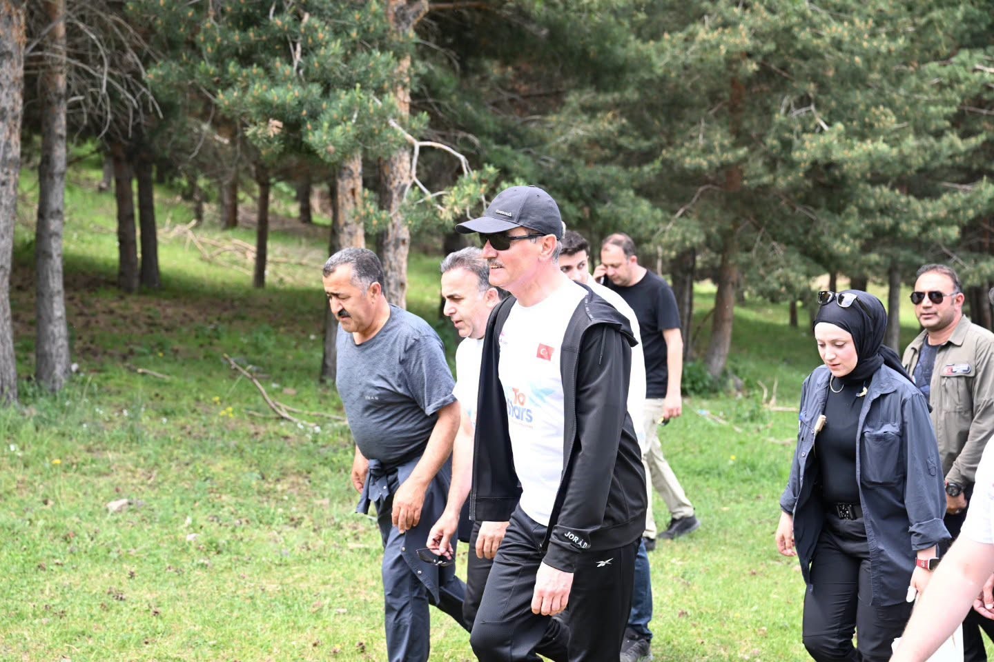 Vali Baruş, Palandöken’de "Run to stars" yürüyüşüne katıldı