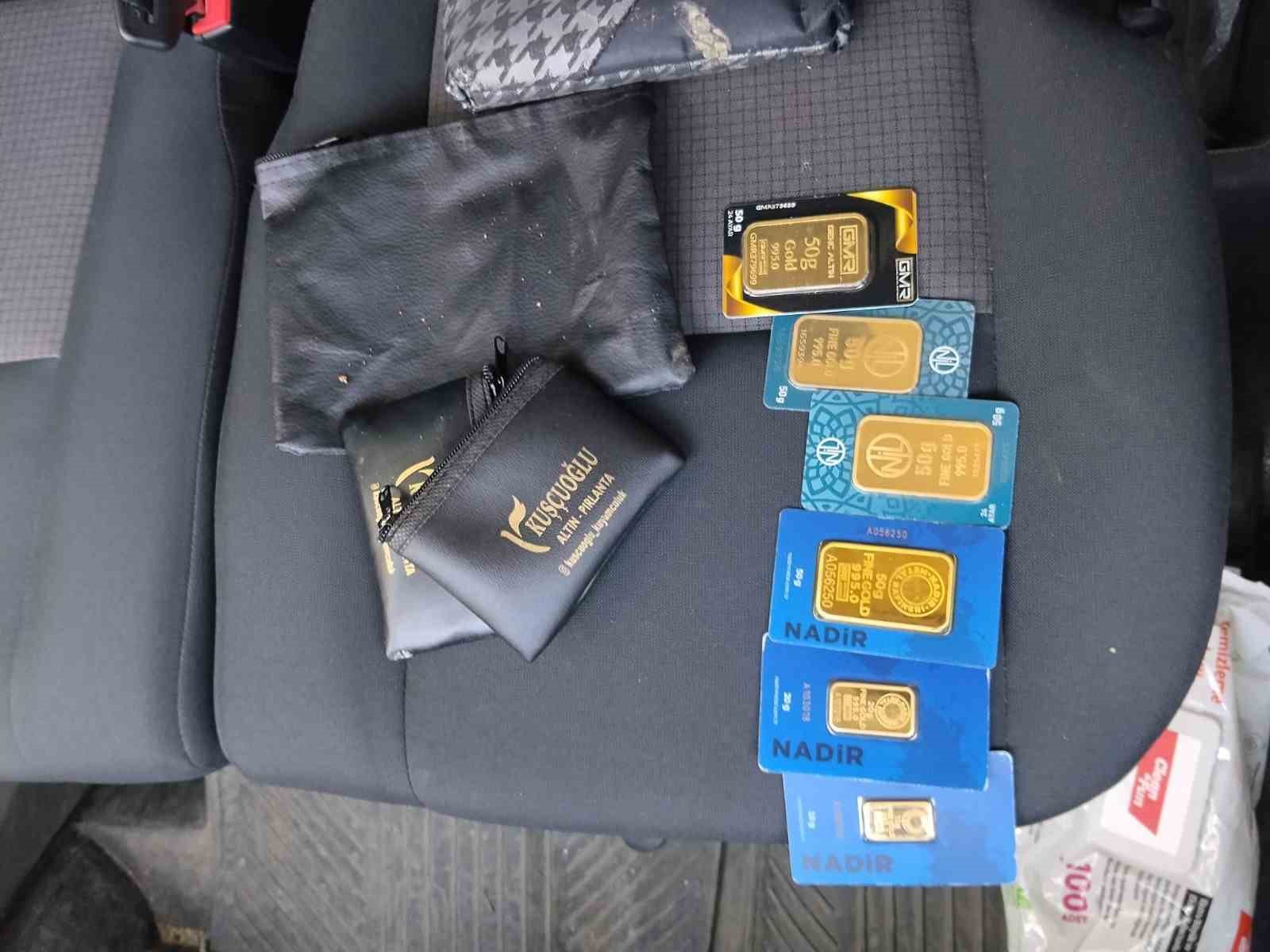 Düzce’de temizlik işçisi bulduğu altın dolu çantayı polise teslim etti
