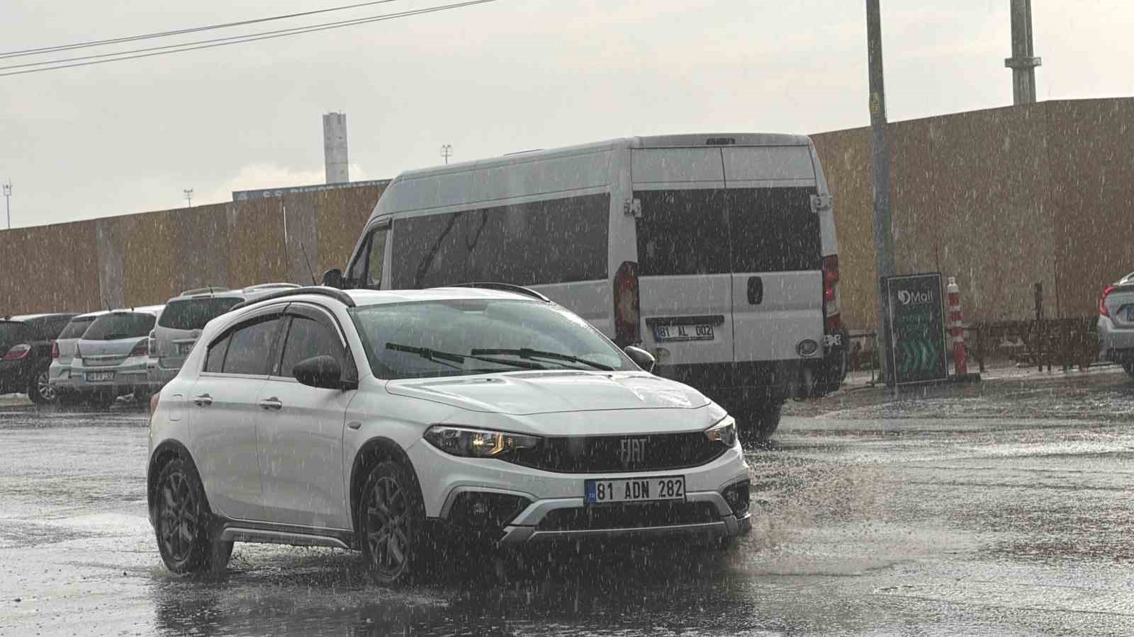 Düzce’de sağanak yağış etkili oldu