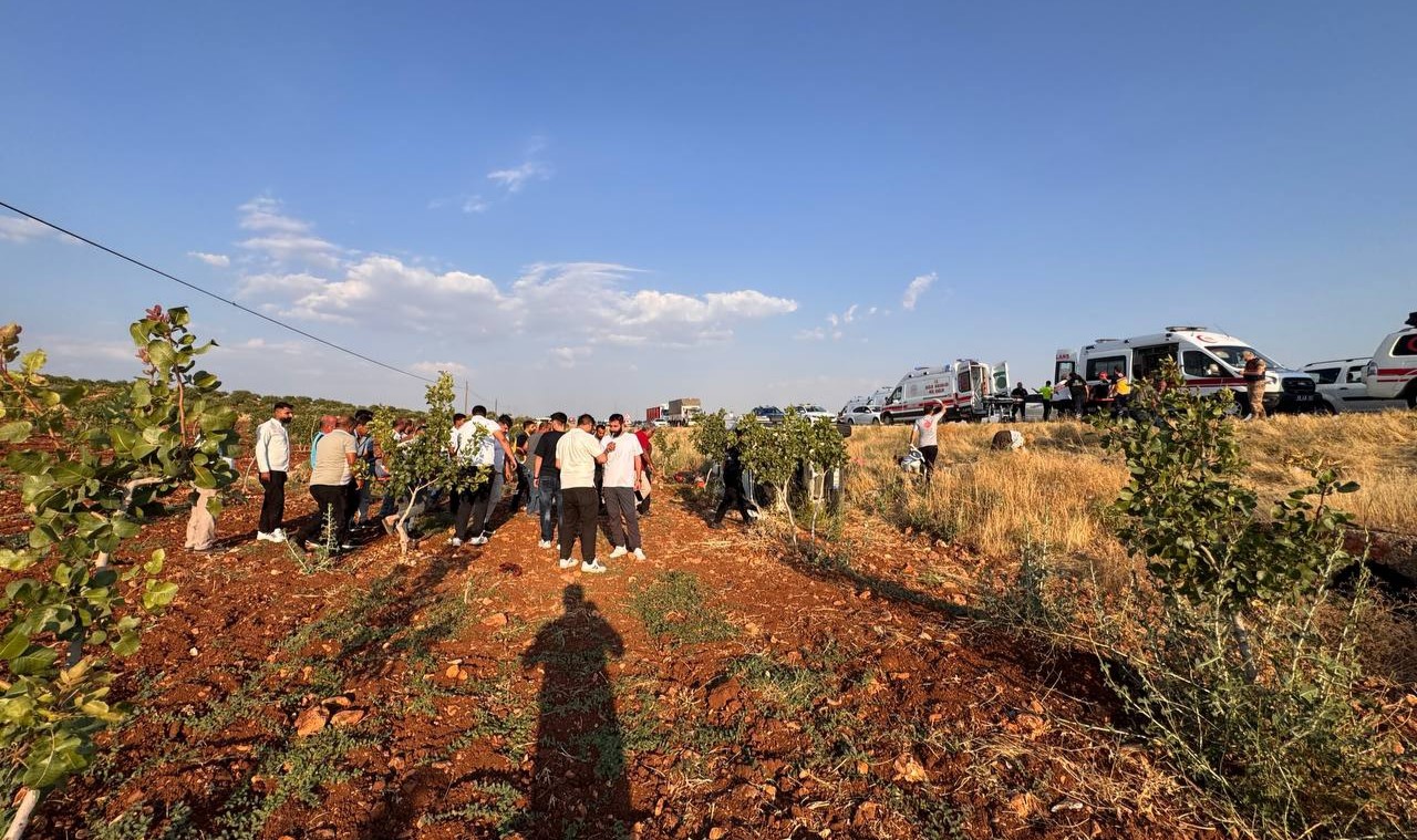 Tarım işçilerini taşıyan minibüs devrildi: 22 yaralı