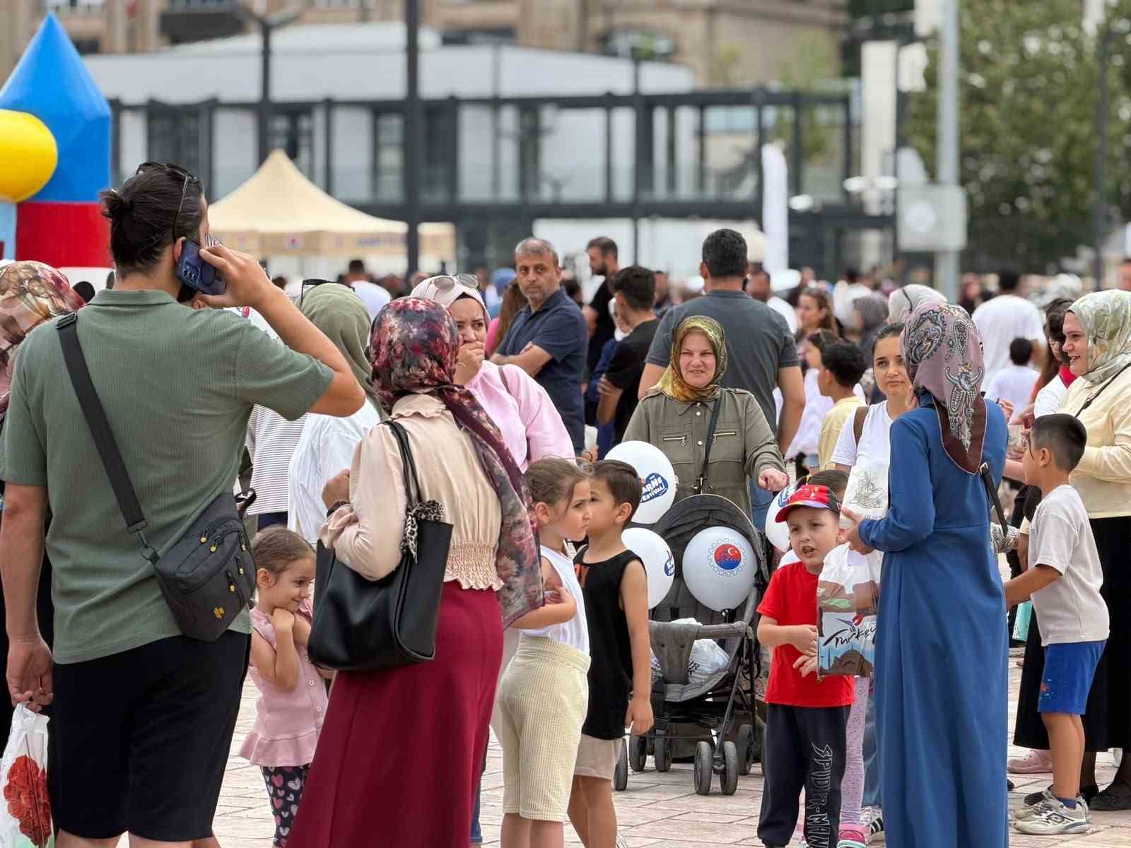 Karabük’te çocuklar karne festivalinde doyasıya eğlendi