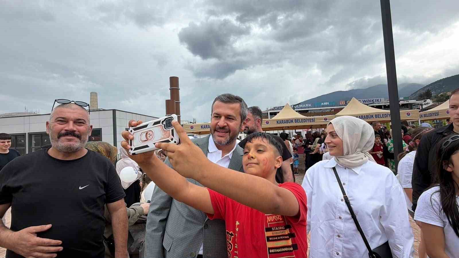 Karabük’te çocuklar karne festivalinde doyasıya eğlendi