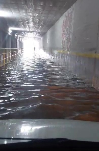 Kocaeli’yi sağanak vurdu: Araçlar mahsur kaldı