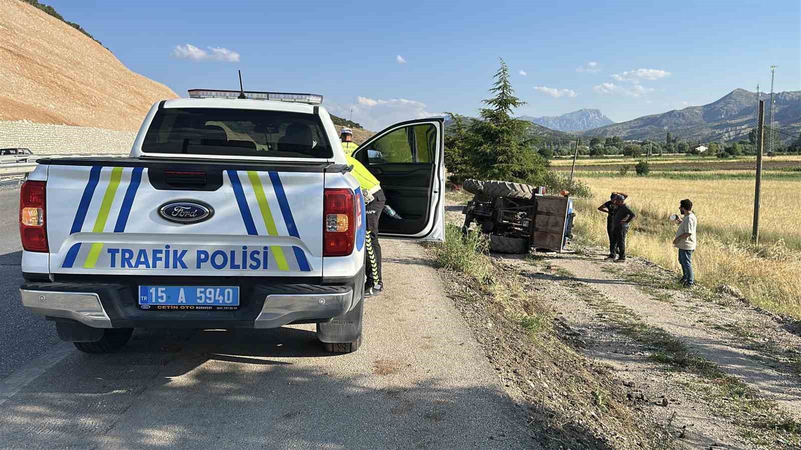 Kontrolden çıkan traktör şarampole devrildi: 1 yaralı