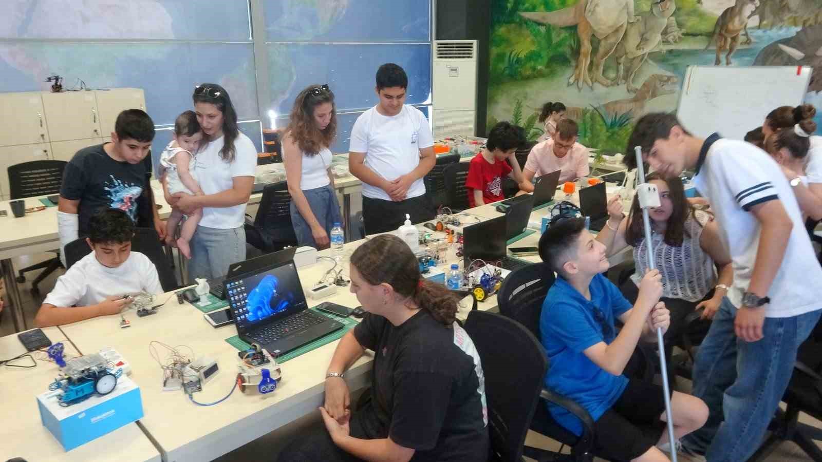 Menteşe Çocuk Bilim Parkı’nda yıl sonu robotik şenliği