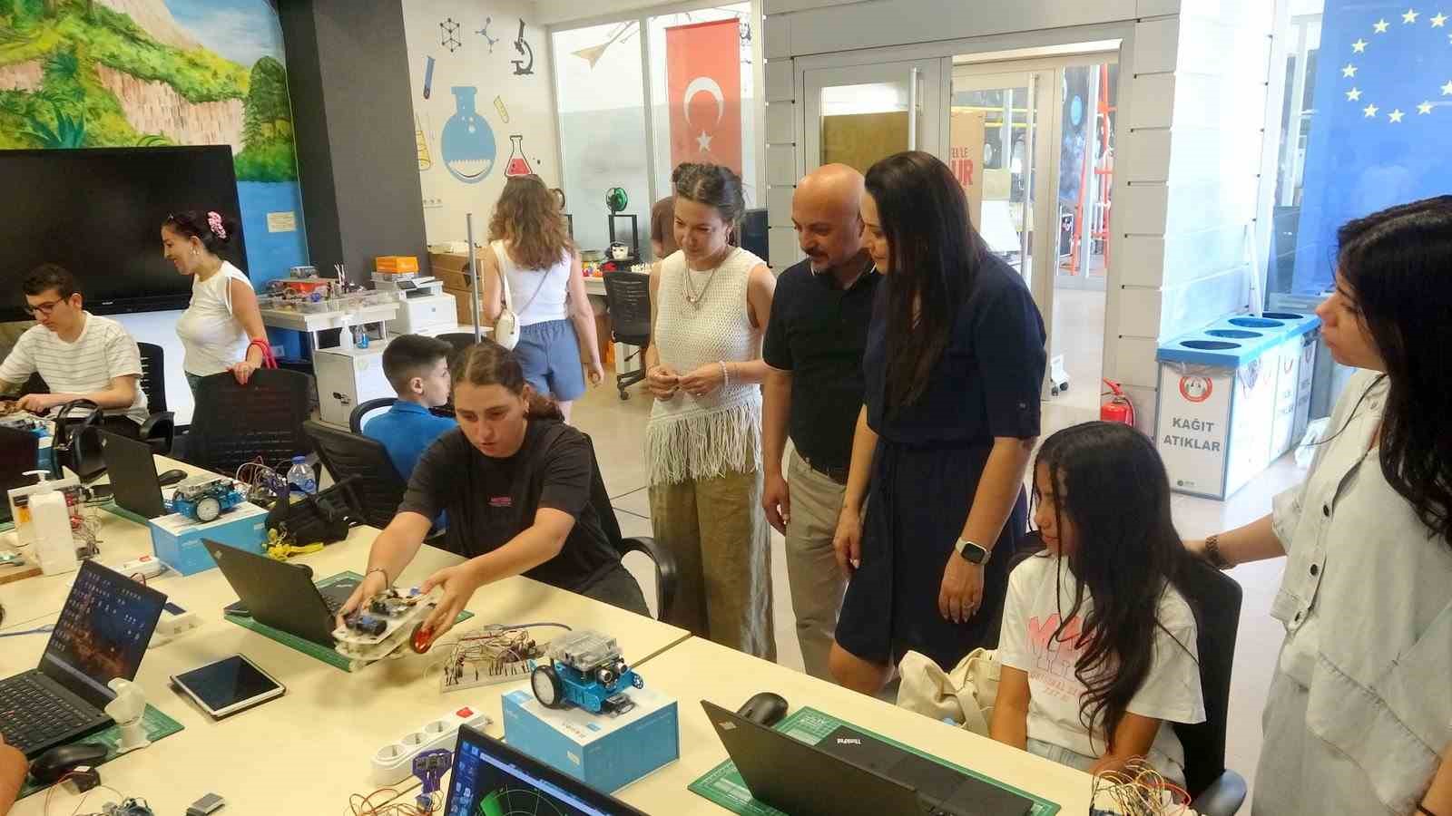 Menteşe Çocuk Bilim Parkı’nda yıl sonu robotik şenliği