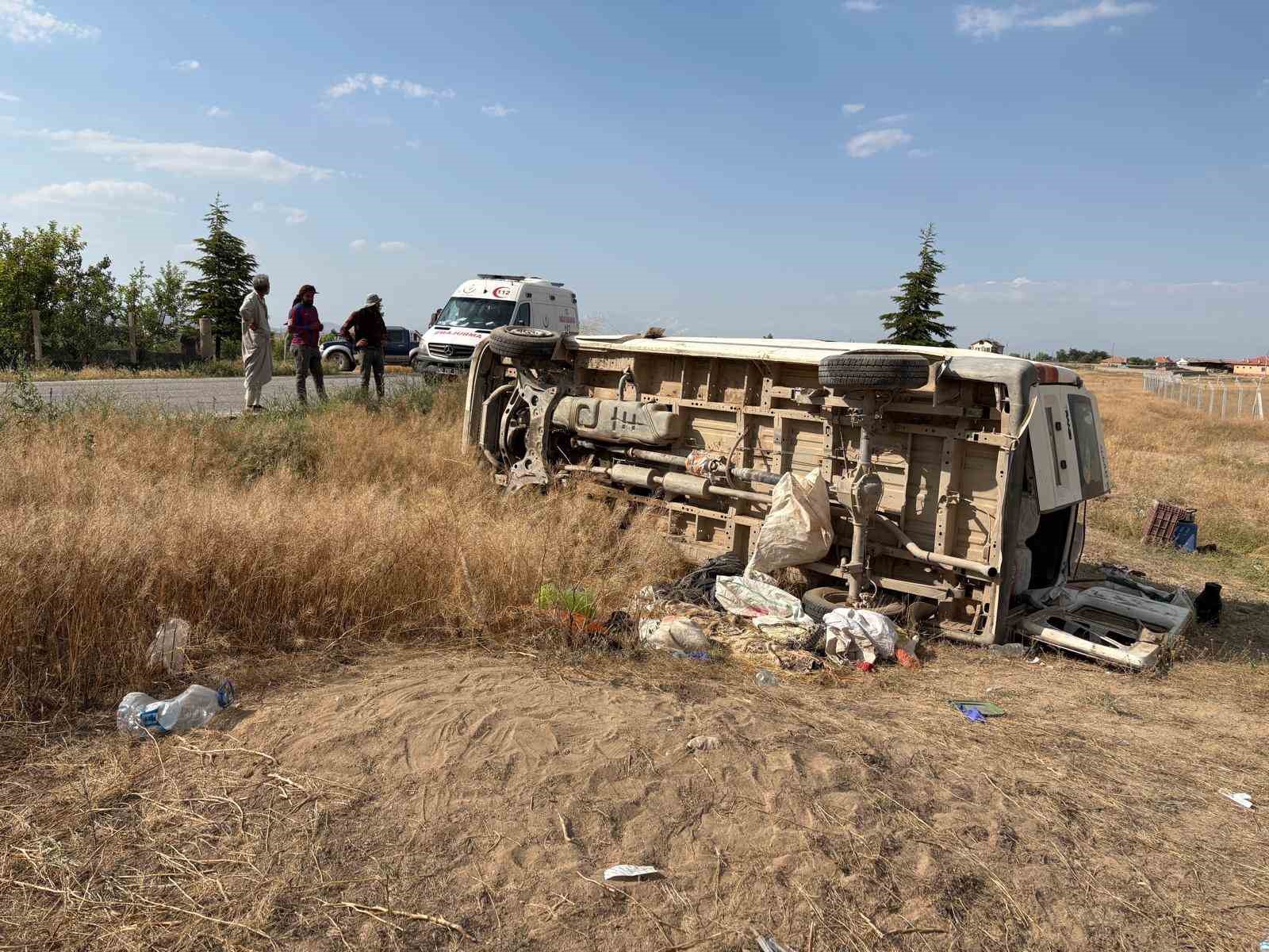 Tarım işçilerini taşıyan minibüs devrildi: 17 yaralı