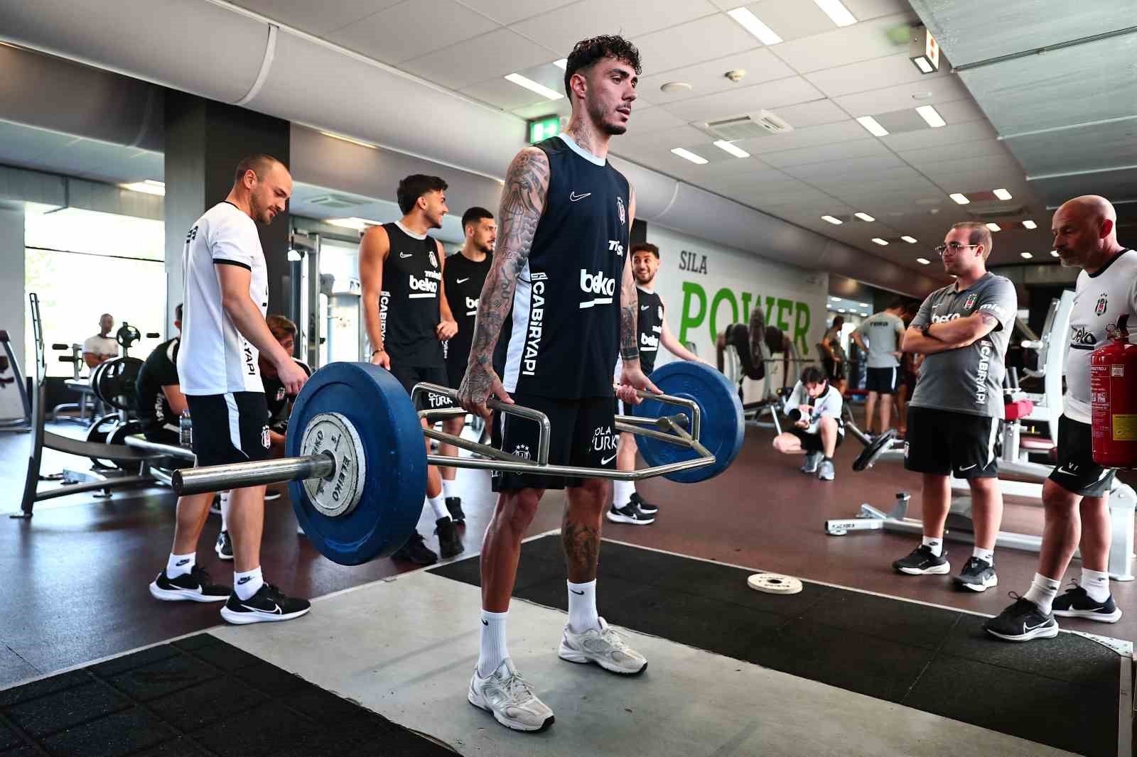 Beşiktaş, salonda çalıştı