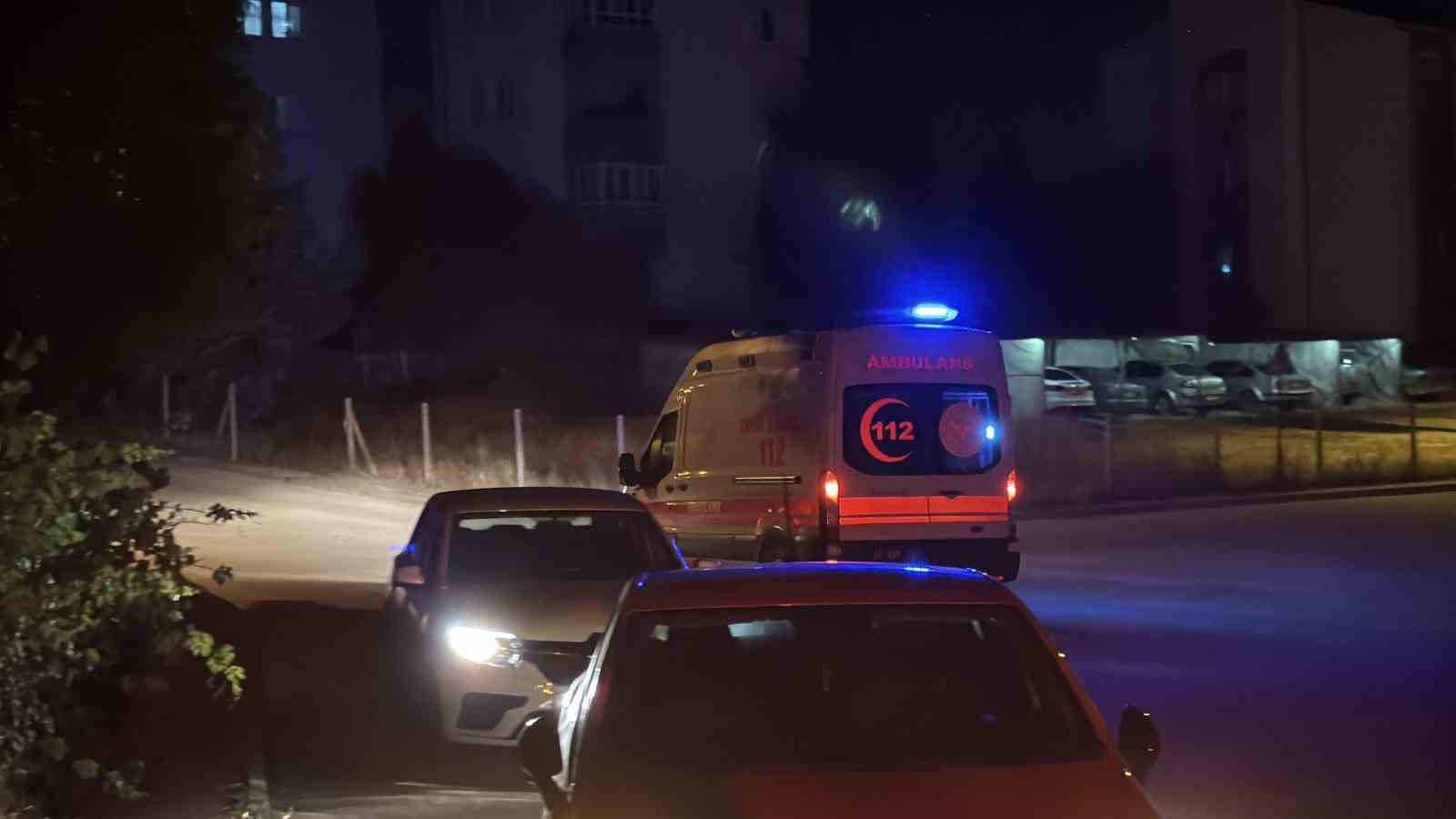 Geri manevra yaparak kaçan aracın çarptığı bekçi yaralandı