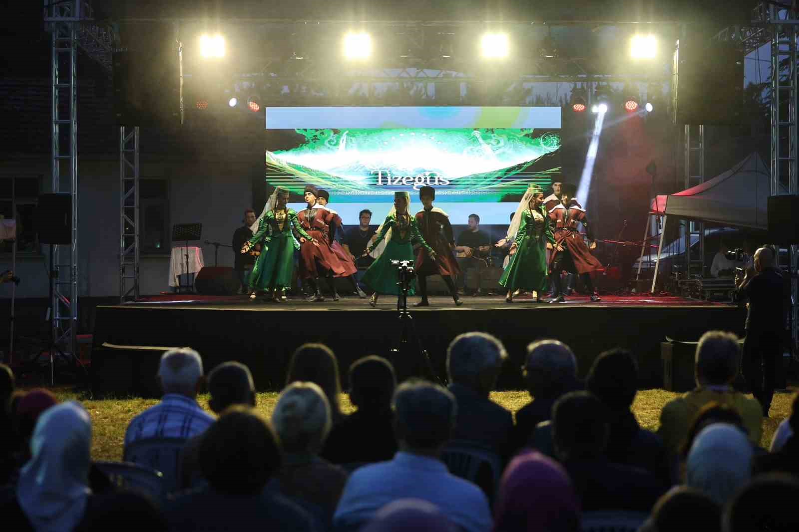 Düzce’de Çerkes gecesi yoğun ilgi gördü