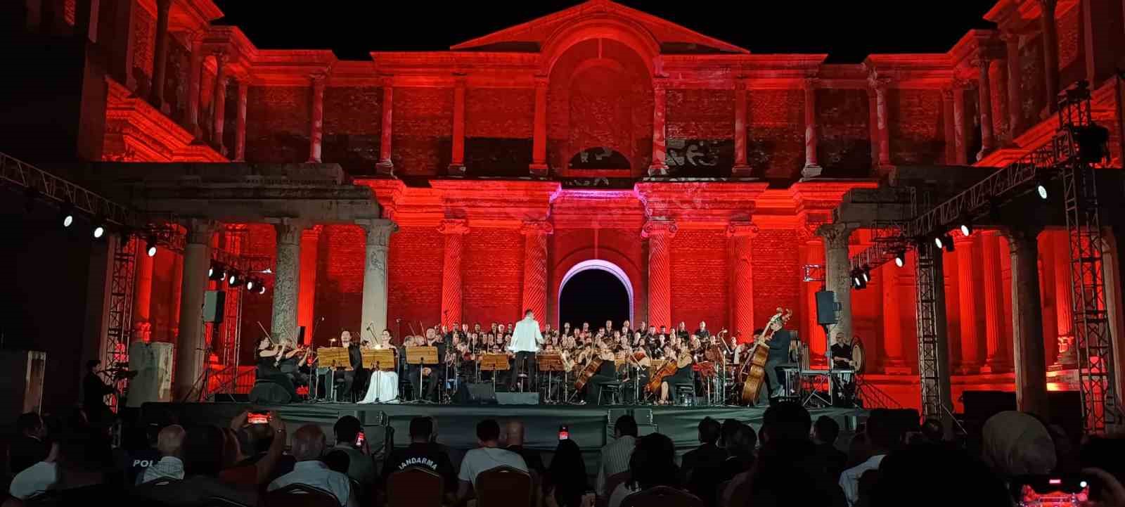 Manisa’da tarihi gece: Sardes Antik Kenti’nde ’Carmina Burana’ rüzgarı