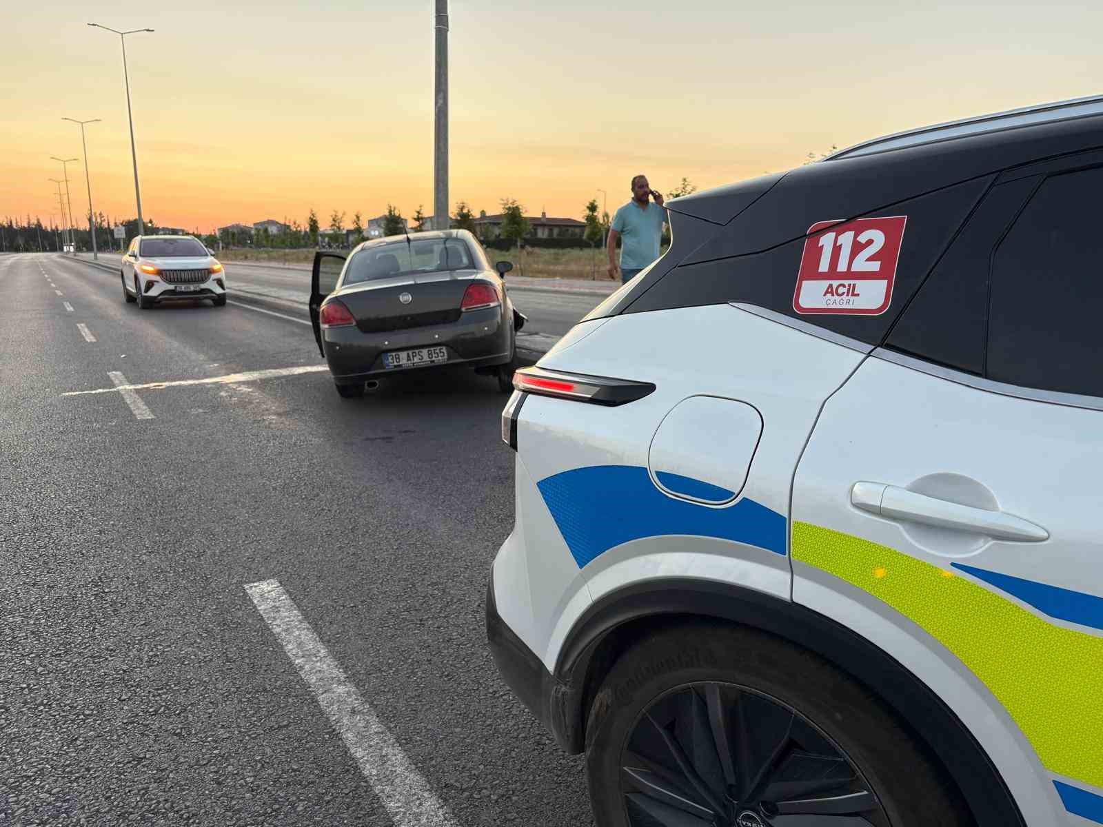 Kayseri’de otomobil aydınlatma direğine çarptı: 1 yaralı
