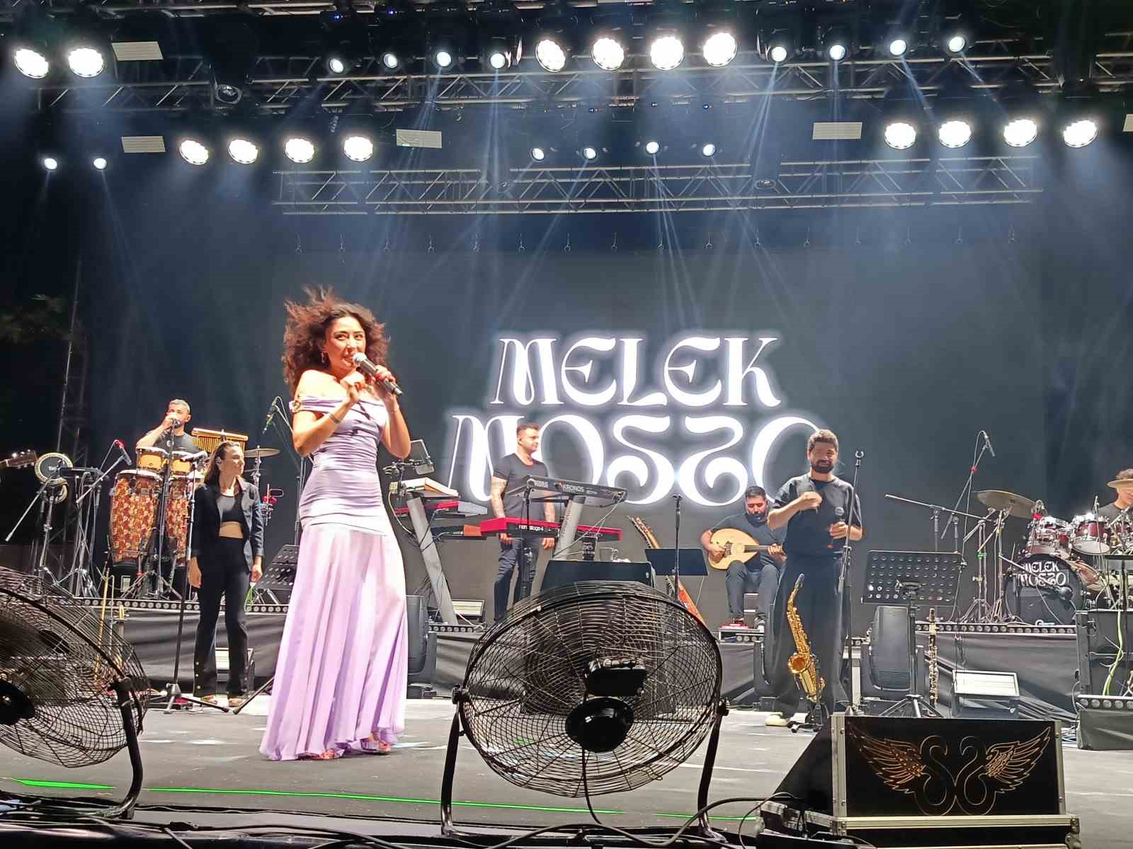 Edirne’de 665’inci Tarihi Kırkpınar Yağlı Güreş Festivali’nde Melek Mosso sahne aldı
