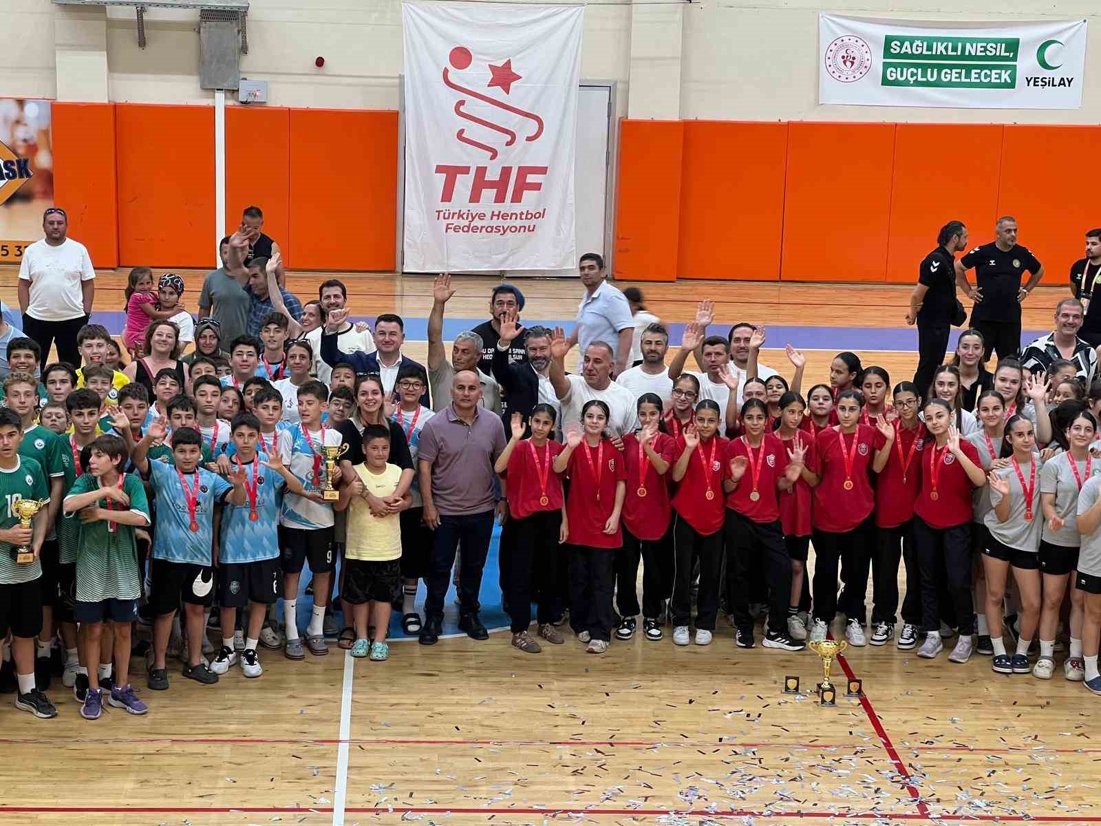 Minikler Hentbol Türkiye Şampiyonası Kuşadası’nda tamamlandı