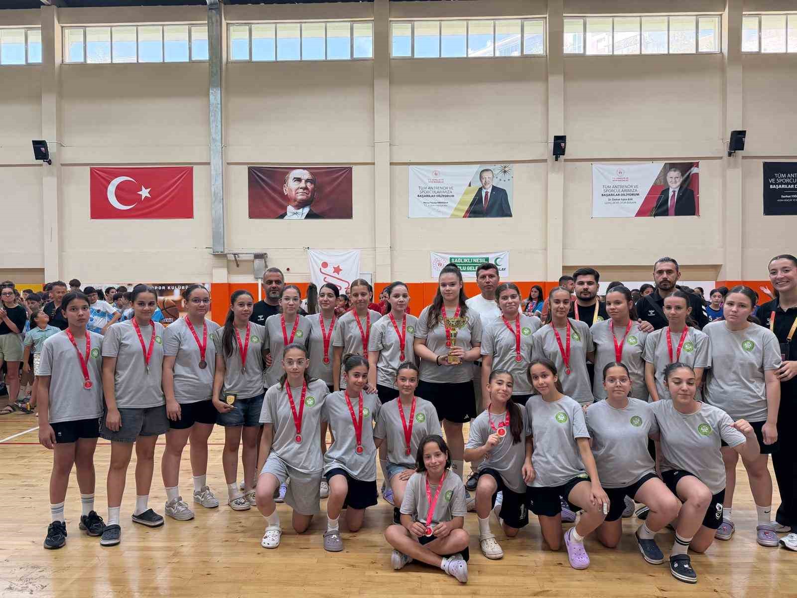 Minikler Hentbol Türkiye Şampiyonası Kuşadası’nda tamamlandı