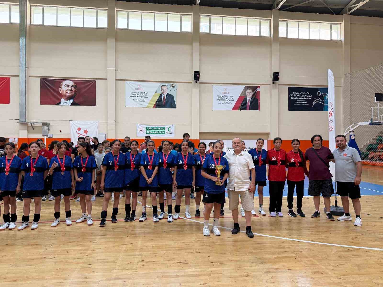 Minikler Hentbol Türkiye Şampiyonası Kuşadası’nda tamamlandı