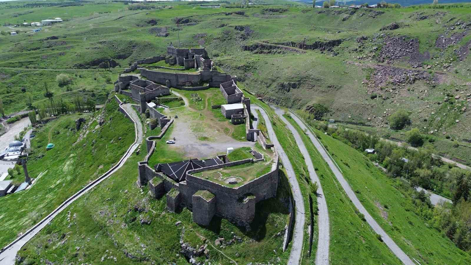 Kars Kalesi UNESCO Dünya Miras Listesi’ne alınmayı bekliyor