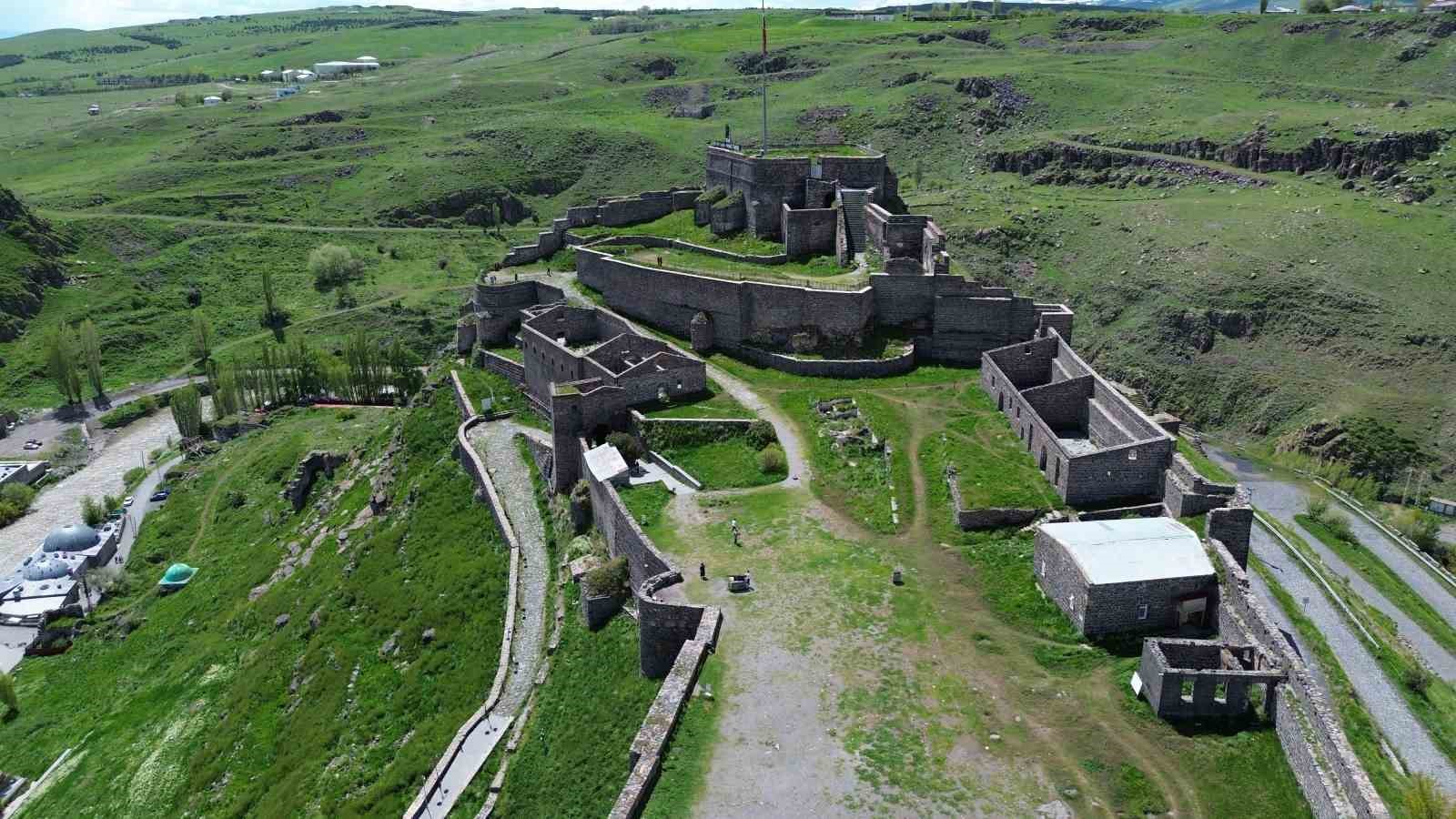Kars Kalesi UNESCO Dünya Miras Listesi’ne alınmayı bekliyor