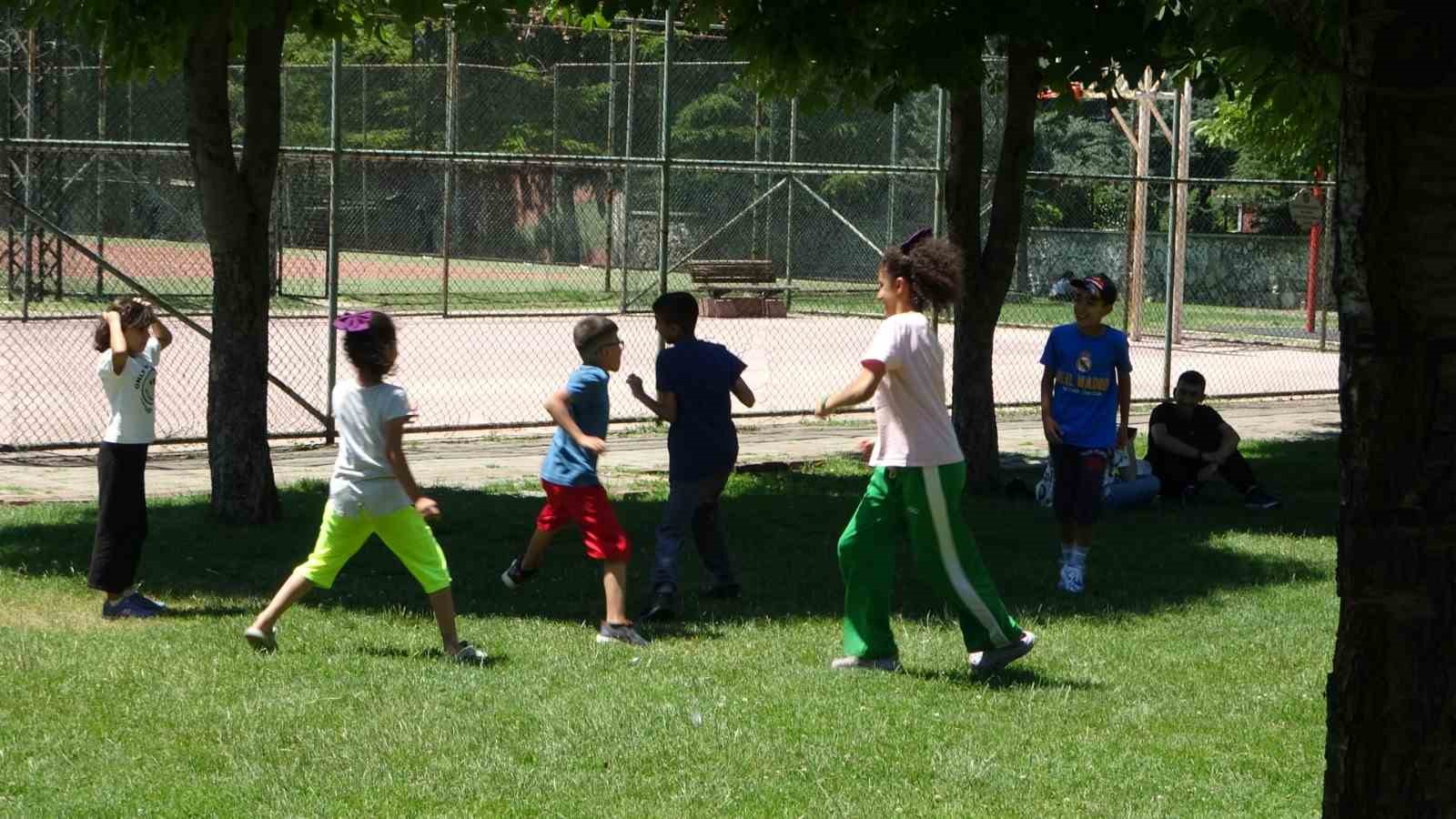 Malatya’da sıcak havada parklar doldu